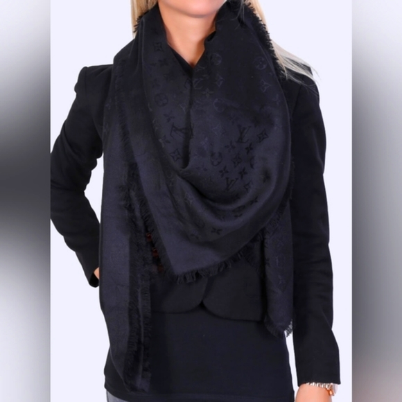 (SOLD) Louis Vuitton Monogram Shawl - Picture 2 of 15